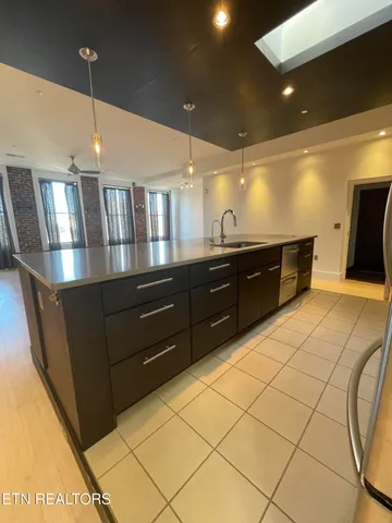 $2,750 | 106 West Summit Hill Drive Southwest, Unit 302, Knoxville, TN 37902