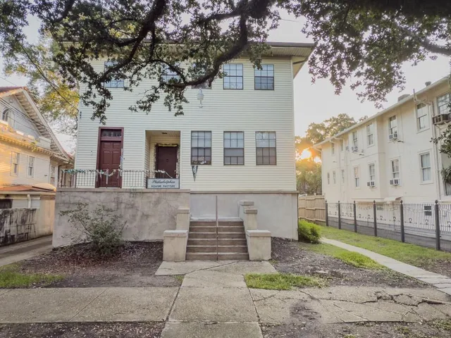 $1,350 | 2229 Napoleon Avenue, Unit B, New Orleans, LA 70115