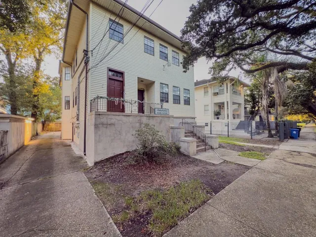 $1,350 | 2229 Napoleon Avenue, Unit B, New Orleans, LA 70115