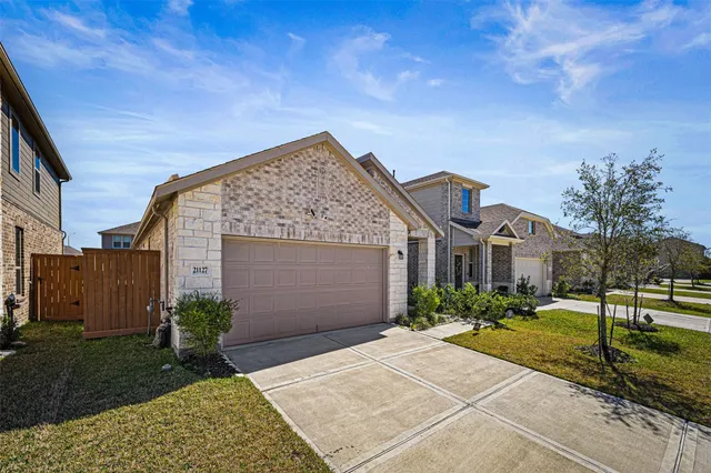 $2,490 | 21127 Dolphin Bay Lane, Cypress, TX 77433