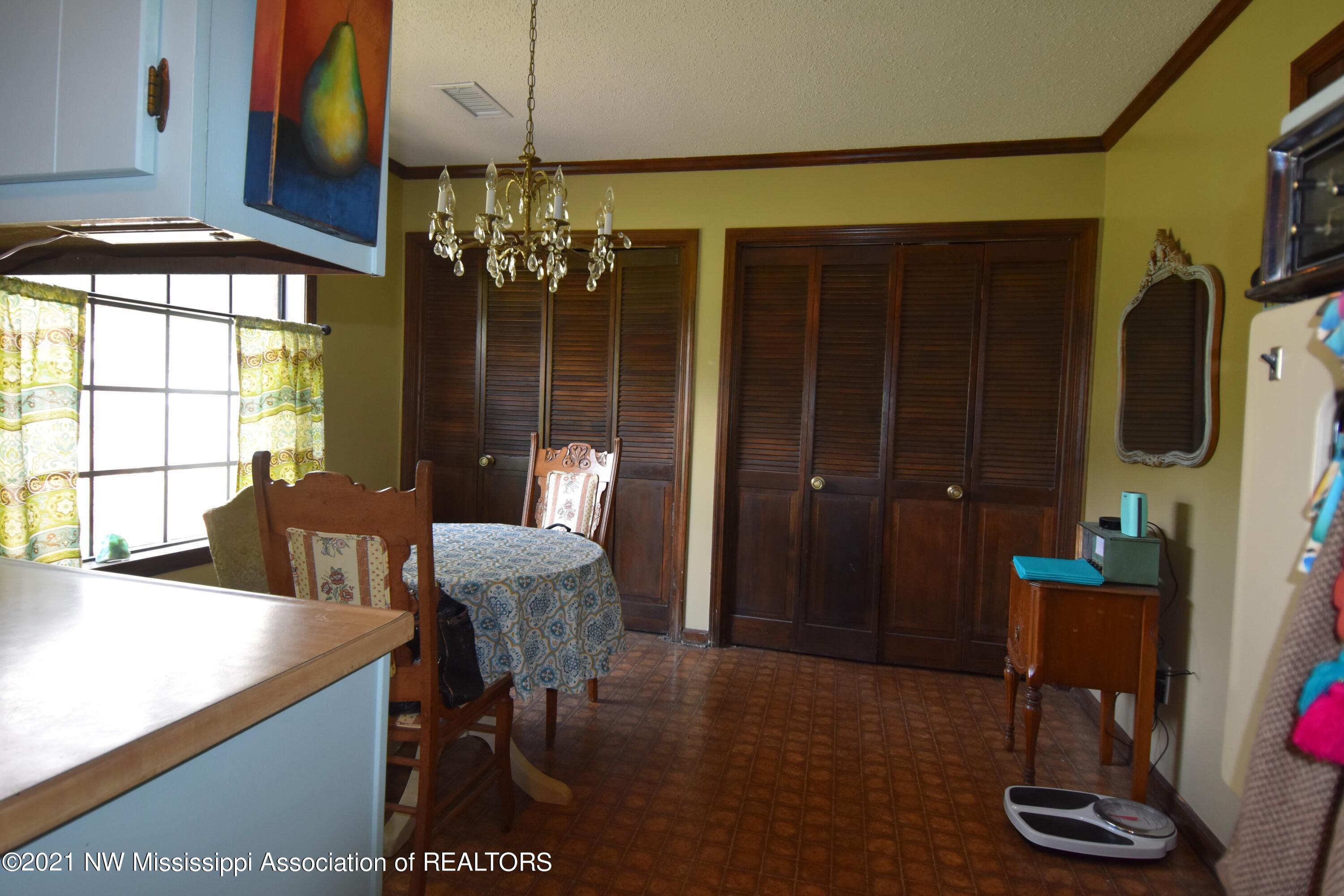 7212 Maplewood Road Olive Branch, MS 38654 - Photo 6 of 12 Breakfast Room