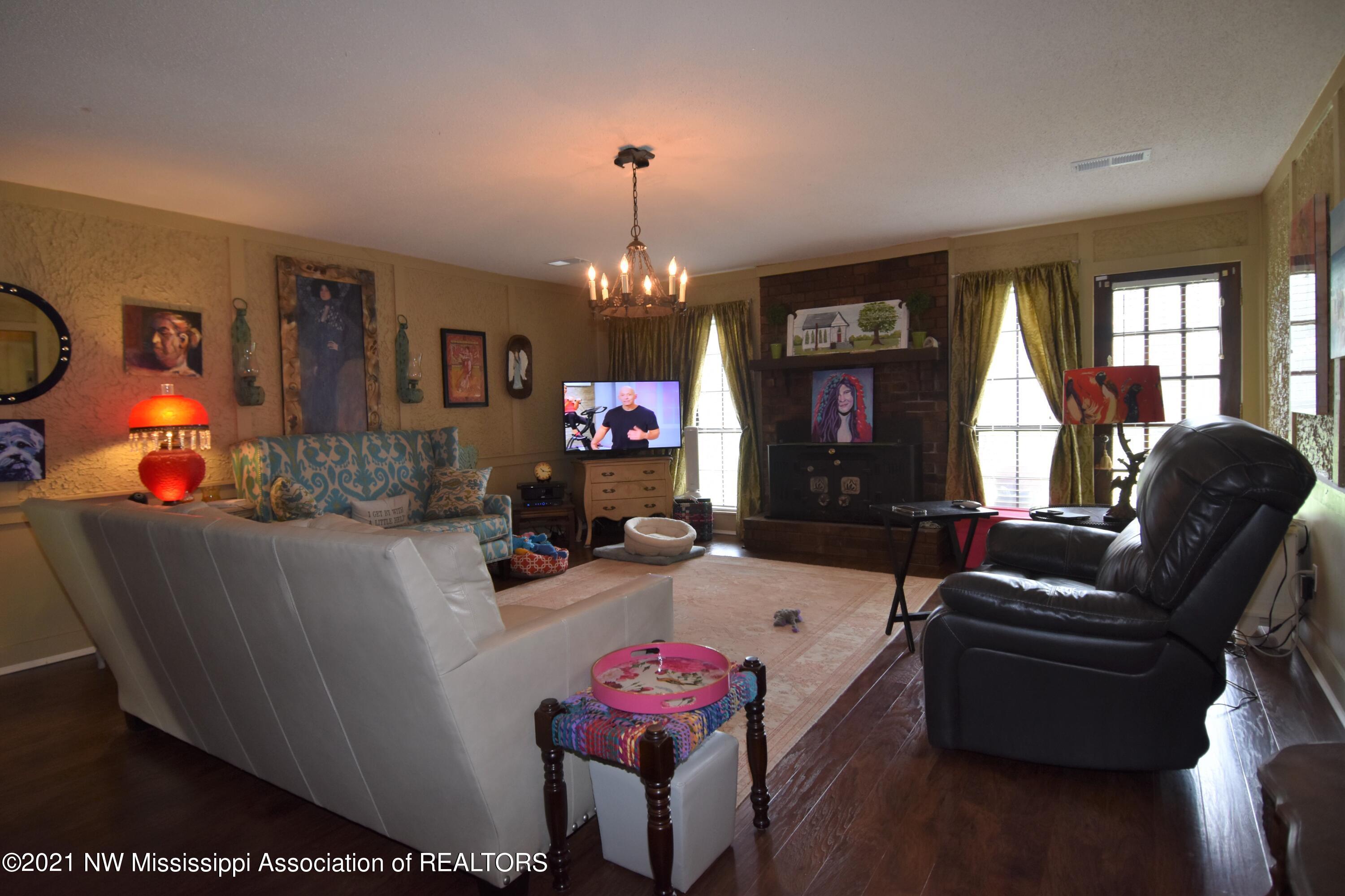 7212 Maplewood Road Olive Branch, MS 38654 - Photo 7 of 12 Great Room