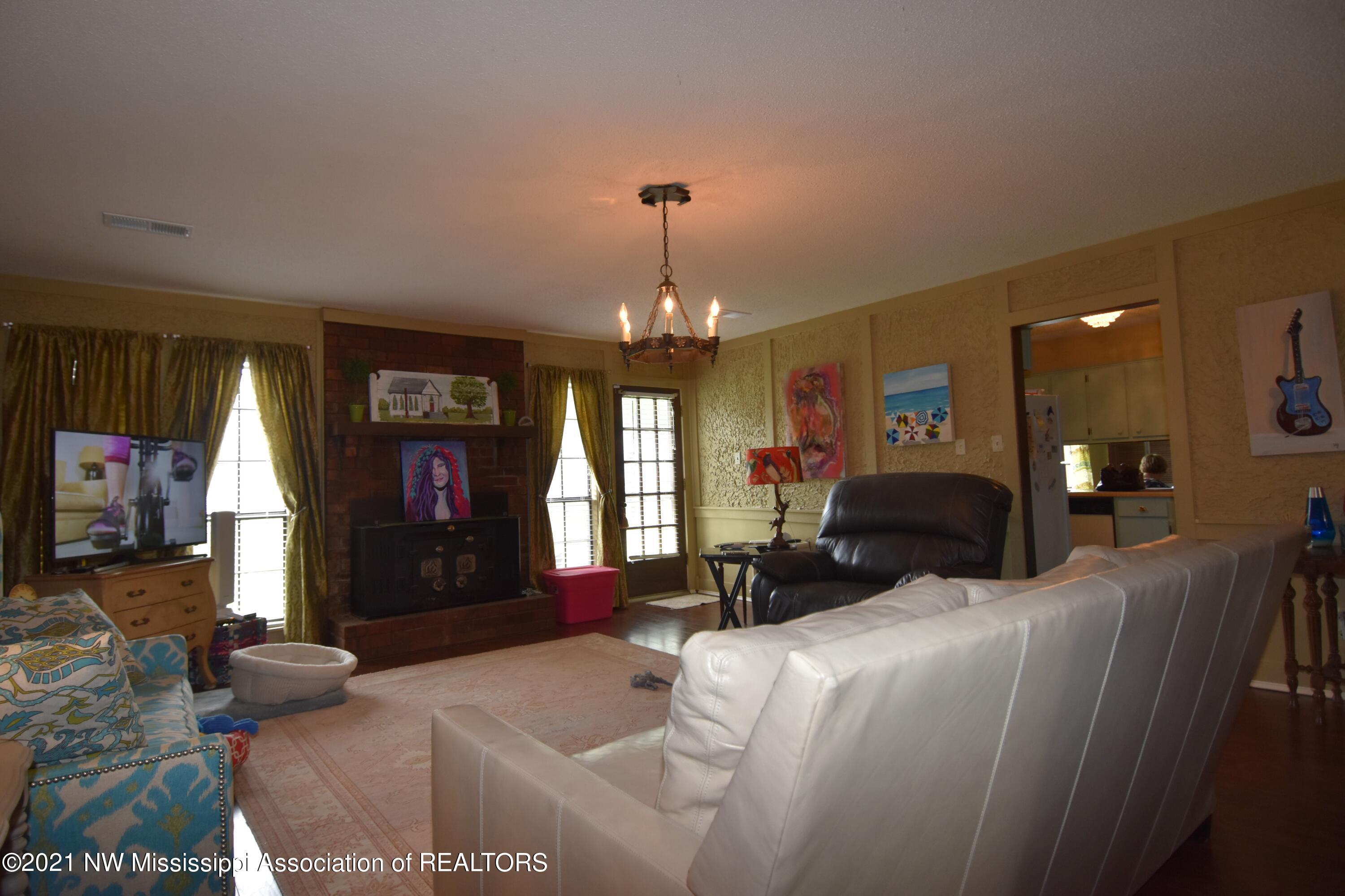 7212 Maplewood Road Olive Branch, MS 38654 - Photo 8 of 12 Great Room