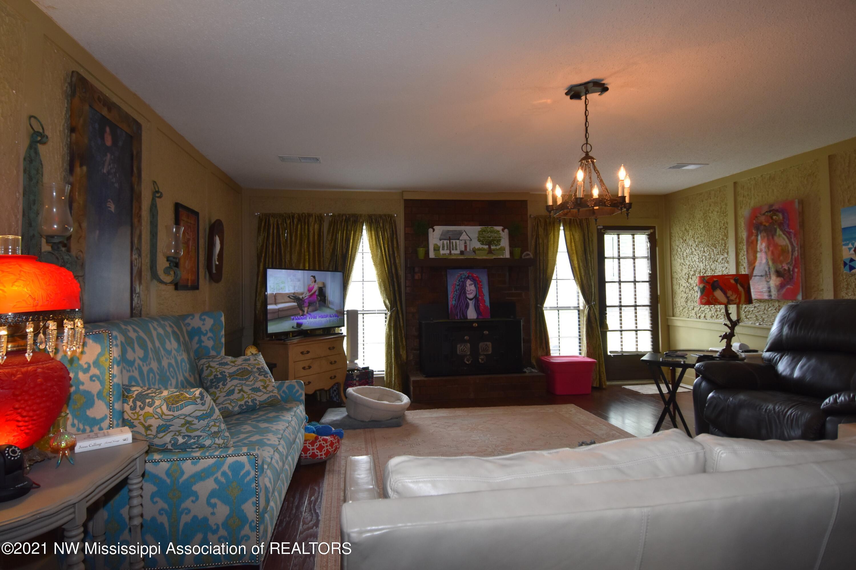 7212 Maplewood Road Olive Branch, MS 38654 - Photo 9 of 12 Great Room