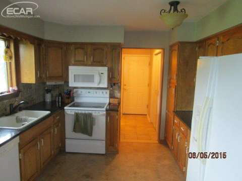 11001 Terrace Road Holly, MI 48442 - Photo 17 of 33 20441916-16.JPG