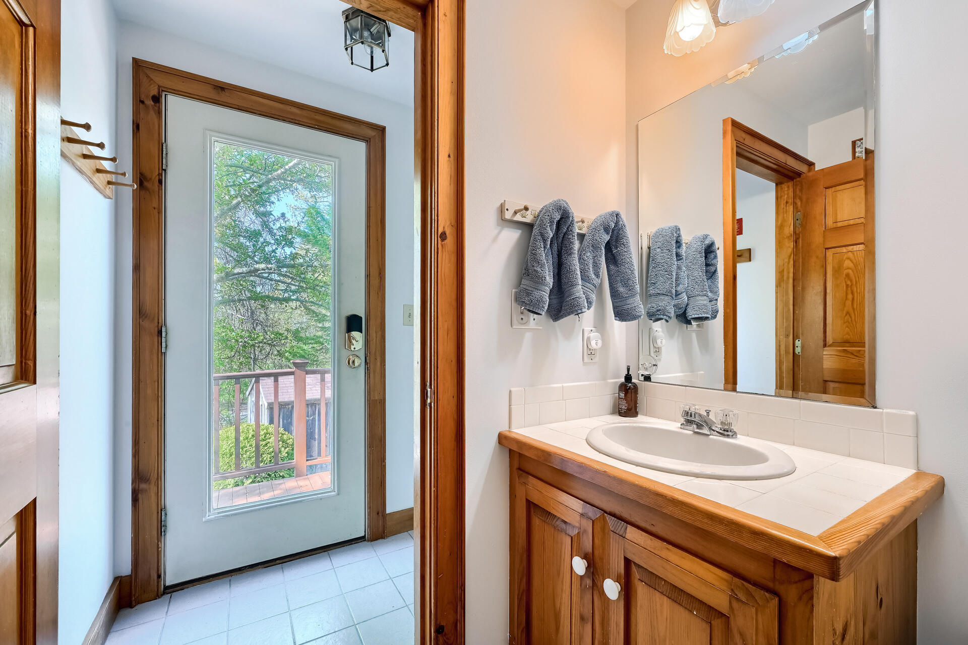 321 Red Top Road Brewster, MA 02631 - Photo 28 of 47 05_Main_Bathroom_IMG_7047