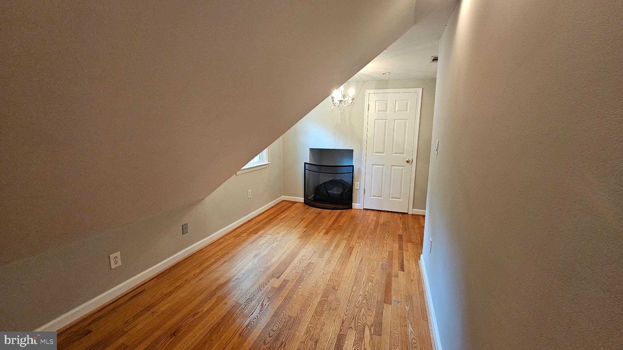 4021 Laurel Road Alexandria, VA 22309 - Photo 19 of 31 a view of empty room with wooden floor