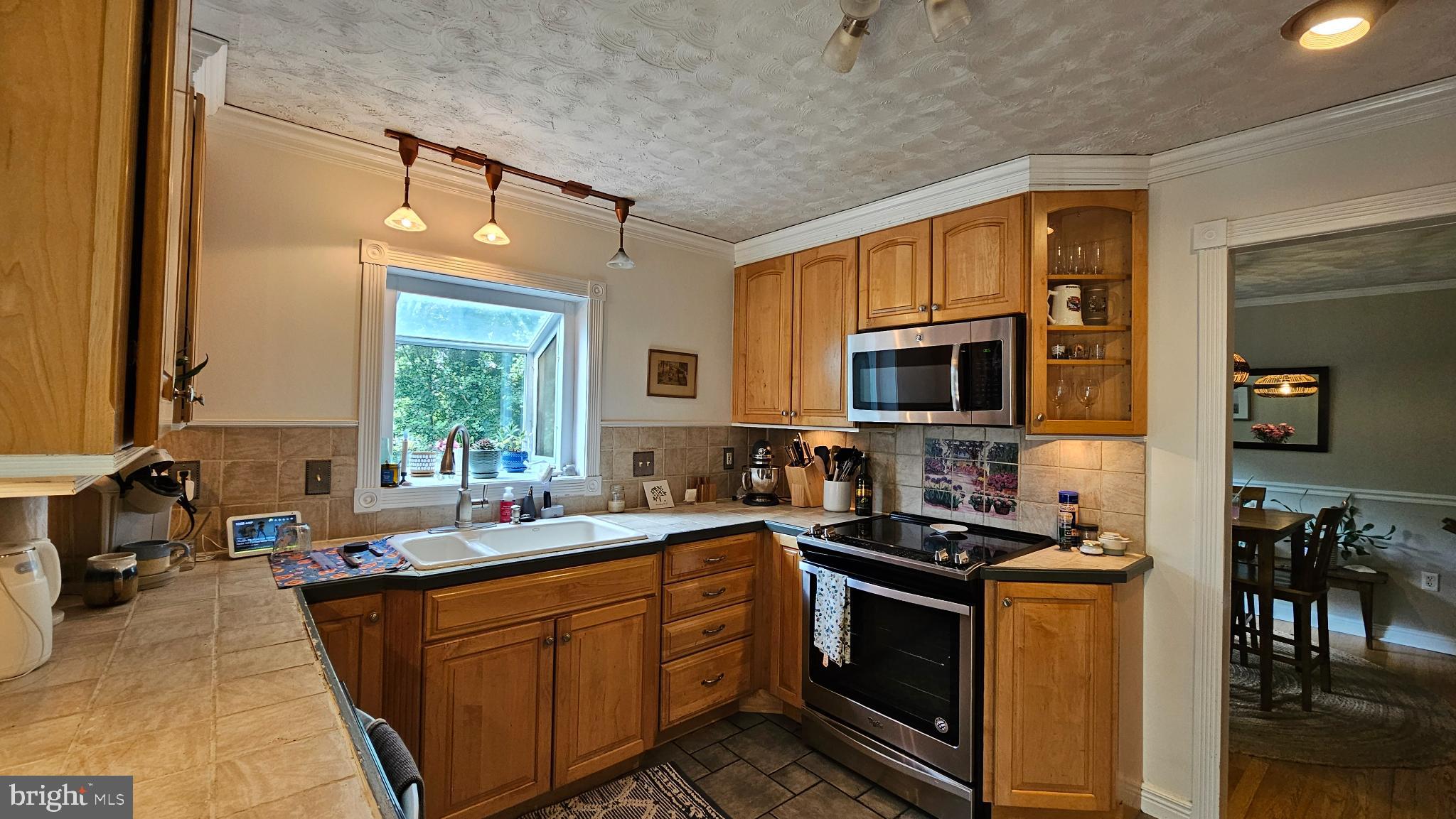 4021 Laurel Road Alexandria, VA 22309 - Photo 7 of 31 a kitchen with stainless steel appliances a sink stove and microwave