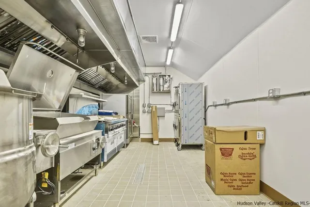 a view of a storage & utility room