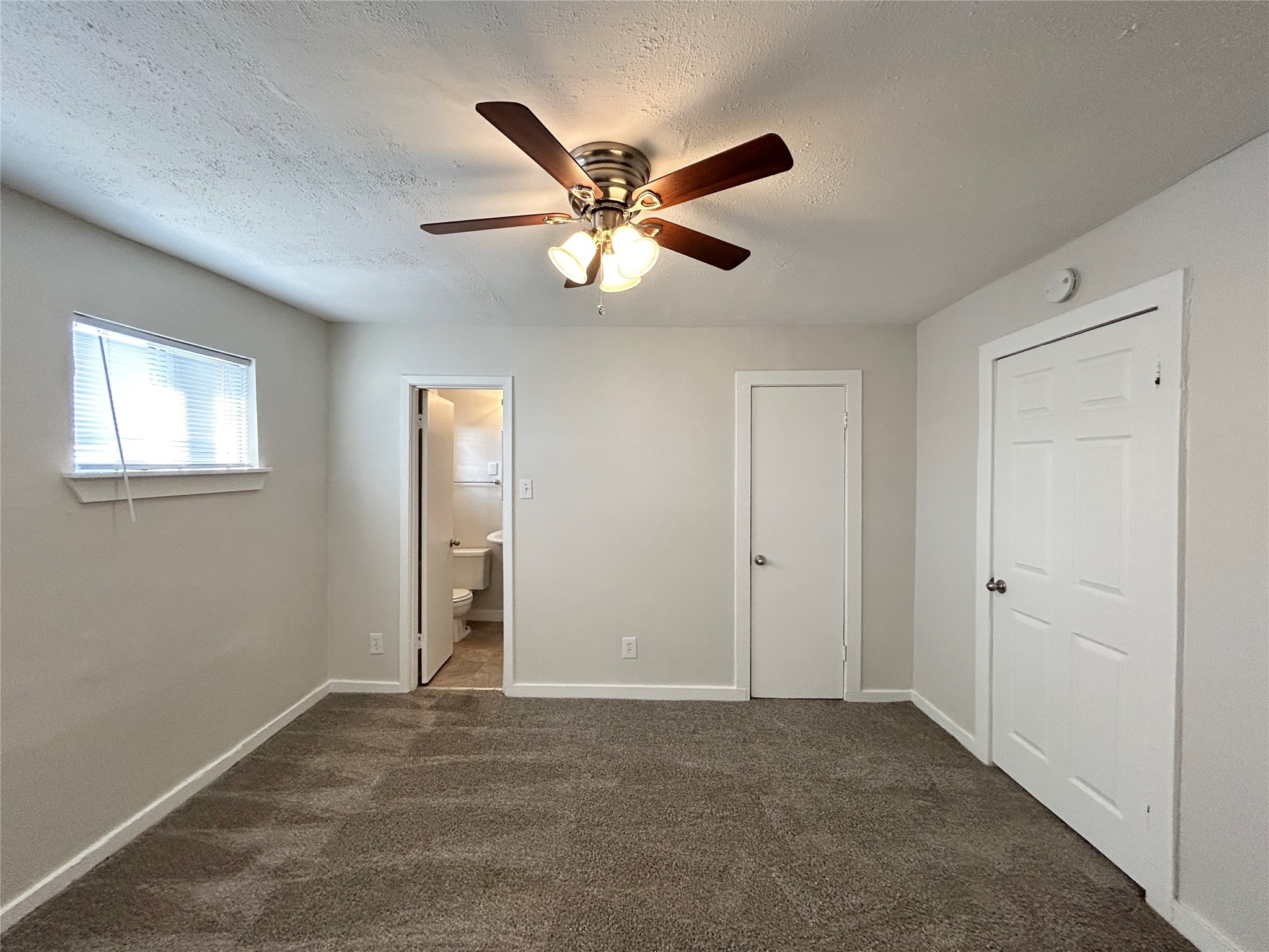 5415 Scott Street, Unit 12 Houston, TX 77021 - Photo 11 of 16 a view of an empty room with window and ceiling fan