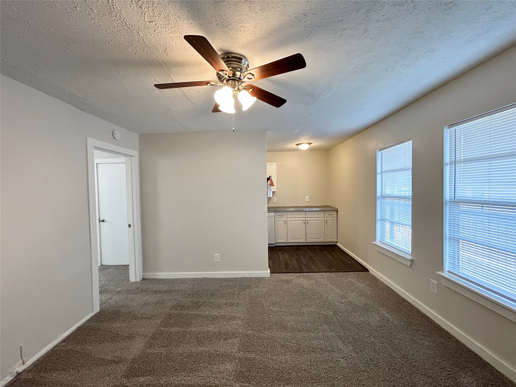 5415 Scott Street, Unit 12 Houston, TX 77021 - Photo 6 of 16 a view of an empty room with a window