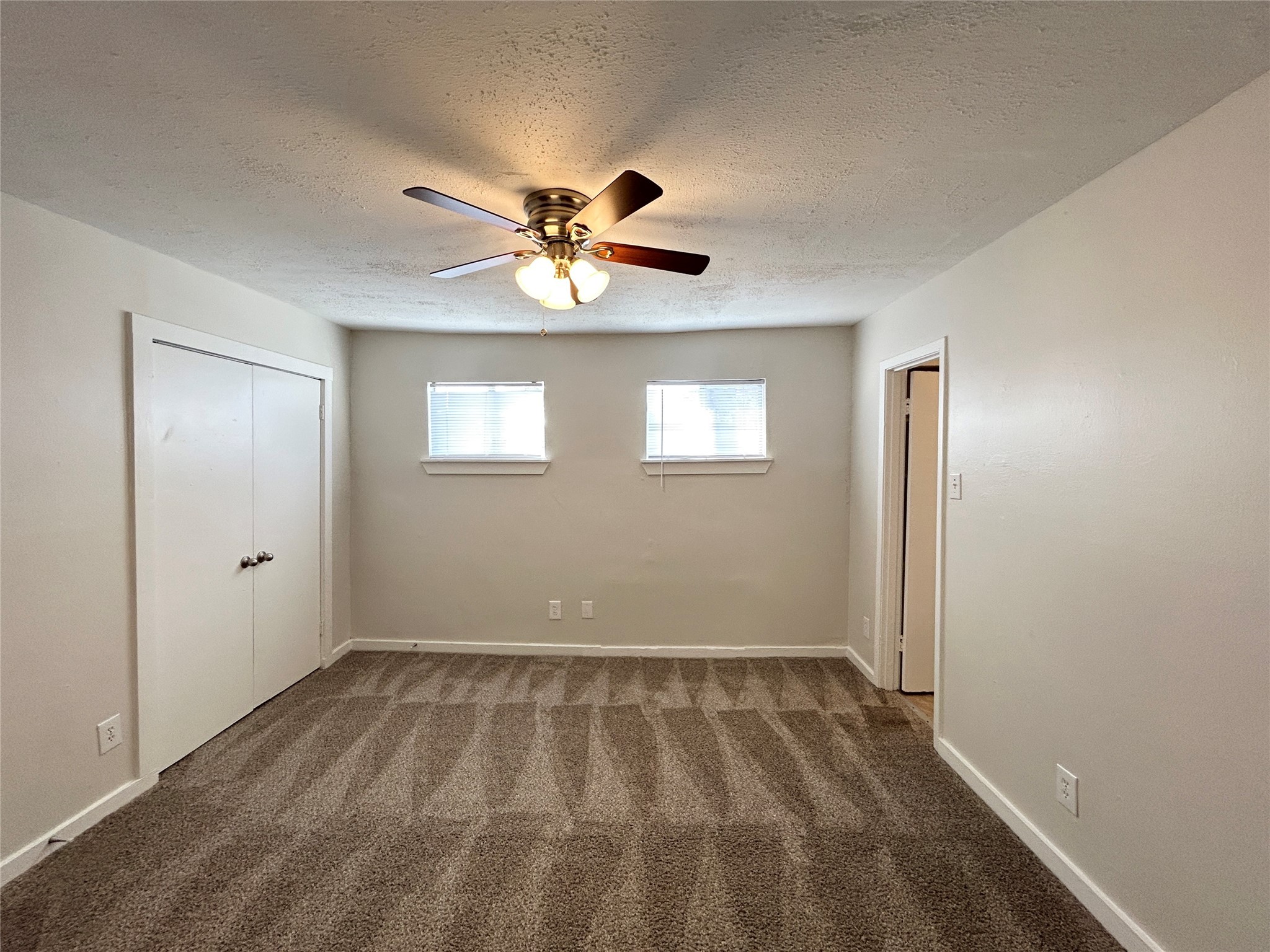 5415 Scott Street, Unit 12 Houston, TX 77021 - Photo 10 of 16 a view of room with a ceiling fan and window