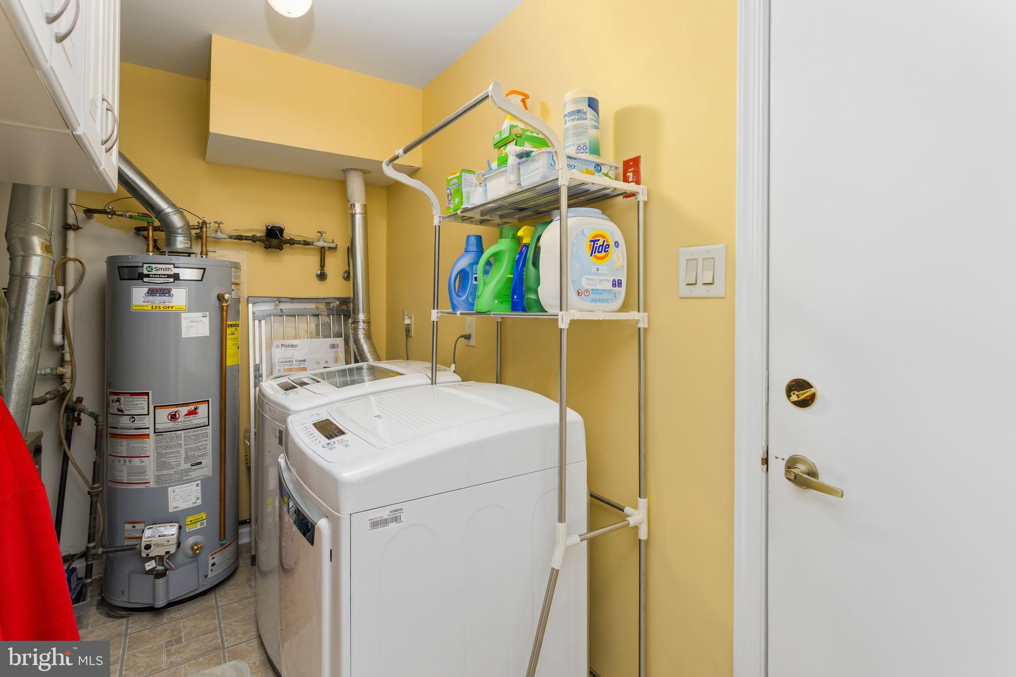 8 Kettlebrook Drive Mount Laurel, NJ 08054 - Photo 30 of 37 a utility room with dryer and washer