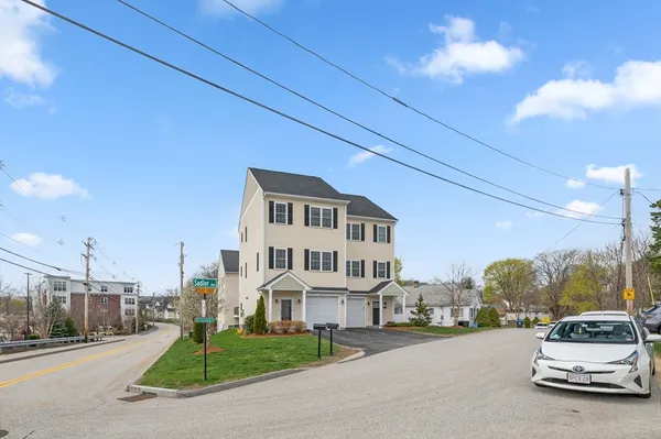 $3,400 | 1 Sadler Avenue, Unit 1, Shrewsbury, MA 01545