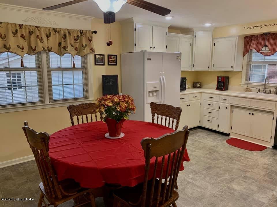 10412 Deering Road Louisville, KY 40272 - Photo 20 of 52 Deeringkitchen2