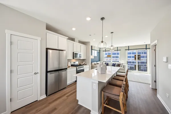 $633,990 | 1175 Lakepointe Drive, Schaumburg, IL 60173