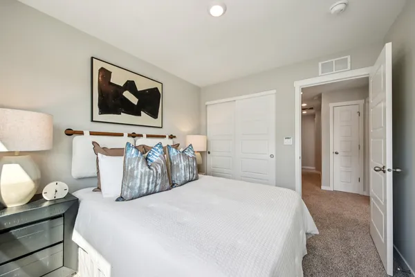 $633,990 | 1175 Lakepointe Drive, Schaumburg, IL 60173