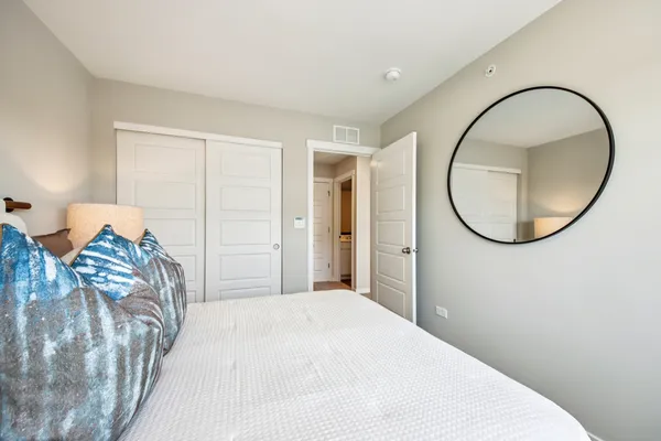$633,990 | 1175 Lakepointe Drive, Schaumburg, IL 60173