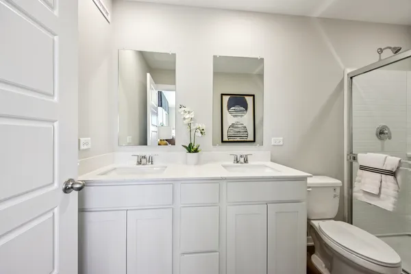 $633,990 | 1175 Lakepointe Drive, Schaumburg, IL 60173