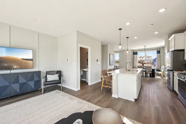 $633,990 | 1175 Lakepointe Drive, Schaumburg, IL 60173