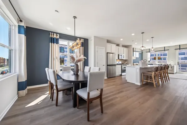 $633,990 | 1175 Lakepointe Drive, Schaumburg, IL 60173