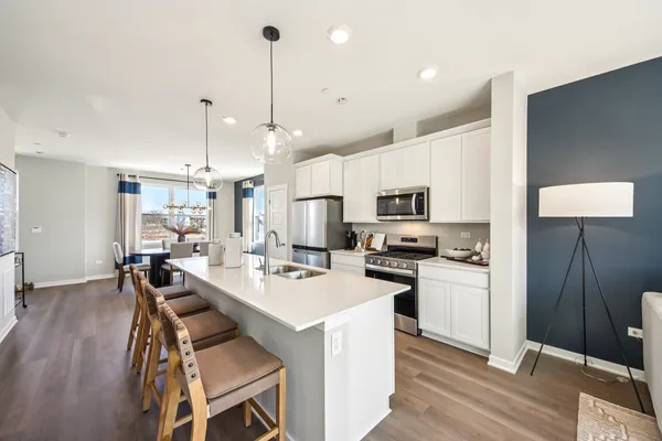 $633,990 | 1175 Lakepointe Drive, Schaumburg, IL 60173