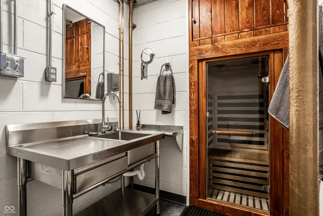 $899,000 | 5 West 79th Street, Indianapolis, IN 46260