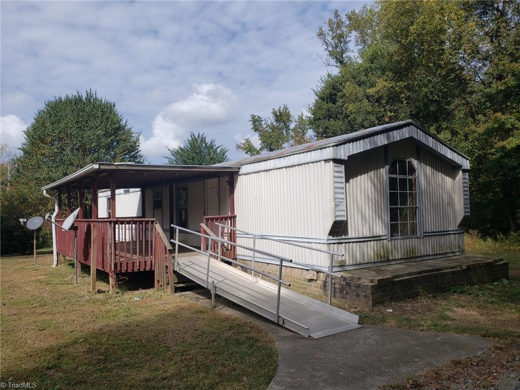 1275 Lower Lake Road Thomasville, NC 27360 - Photo 4 of 18 Gallery Image 4