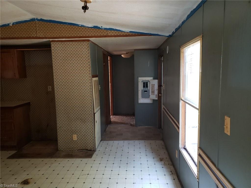1275 Lower Lake Road Thomasville, NC 27360 - Photo 10 of 18 Gallery Image 10