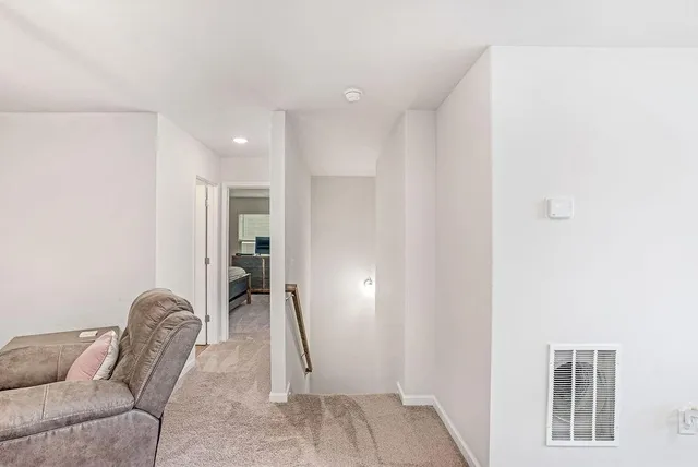 a view of livingroom with furniture