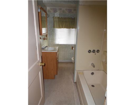 470 Irvin Avenue Rochester, PA 15074 - Photo 5 of 6 Full Bath.