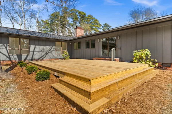 $899,000 | 1000 Pine Street, Lake Waccamaw, NC 28450
