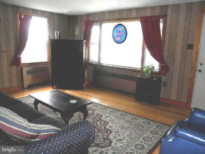 24 Crystal Cave Road Kutztown, PA 19530 - Photo 2 of 25 Living Room
