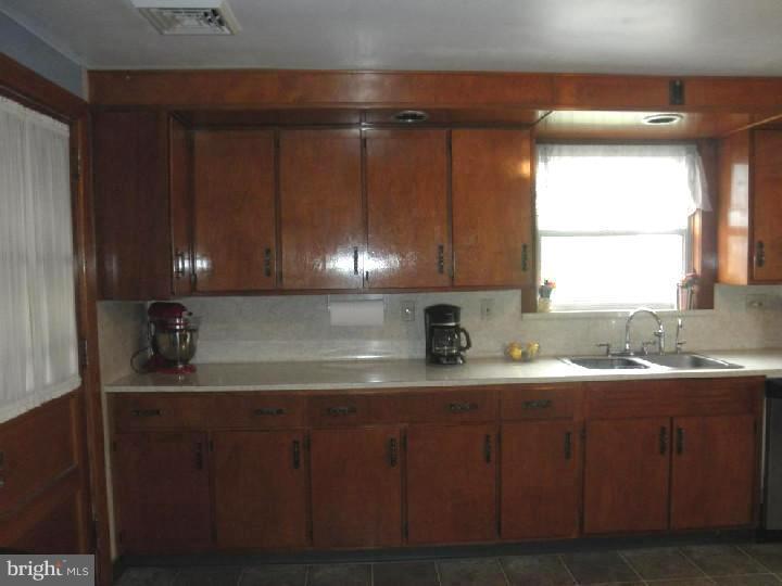 24 Crystal Cave Road Kutztown, PA 19530 - Photo 5 of 25 Kitchen