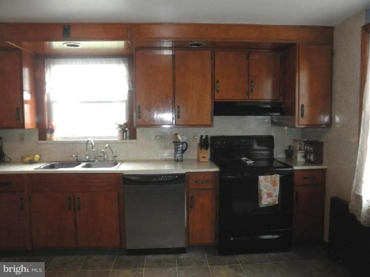 24 Crystal Cave Road Kutztown, PA 19530 - Photo 6 of 25 Kitchen
