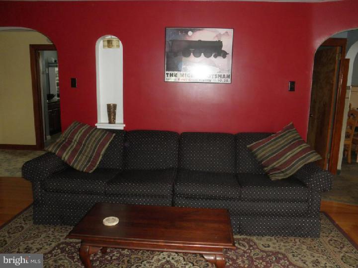 24 Crystal Cave Road Kutztown, PA 19530 - Photo 10 of 25 Living Room
