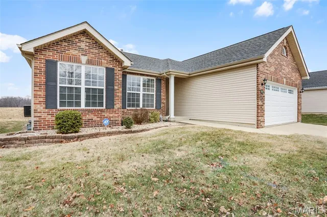 $320,000 | 6845 Manchester Drive, Maryville, IL 62062