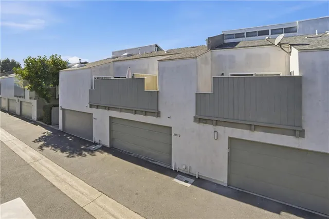 $590,000 | 2911 South Fairview Street, Unit C, Santa Ana, CA 92704
