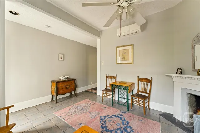 $1,900 | 530 East Gordon Lane, Savannah, GA 31401