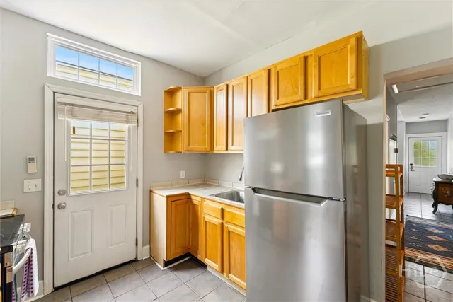 $1,900 | 530 East Gordon Lane, Savannah, GA 31401