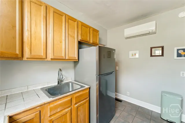 $1,900 | 530 East Gordon Lane, Savannah, GA 31401