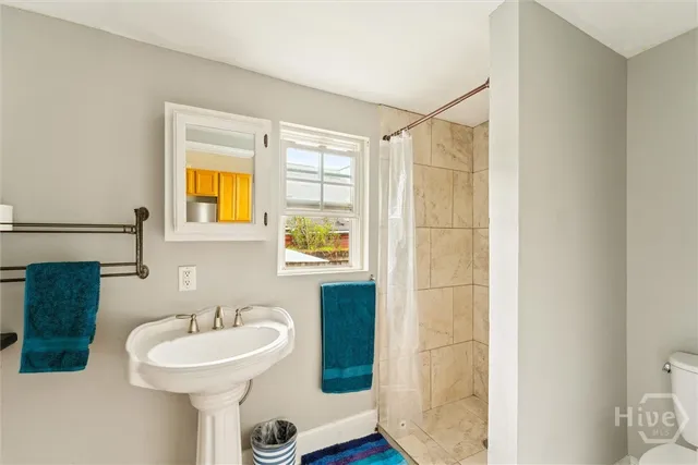 $1,900 | 530 East Gordon Lane, Savannah, GA 31401