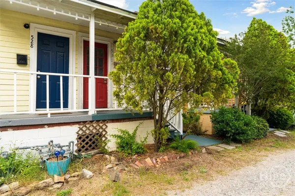 $1,700 | 530 East Gordon Lane, Savannah, GA 31401