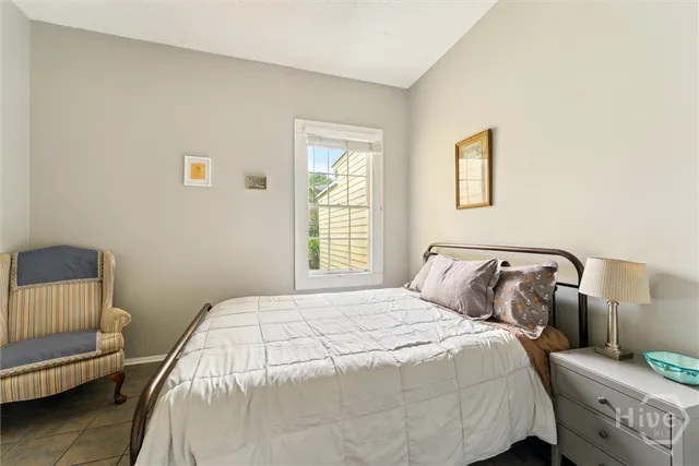 $1,900 | 530 East Gordon Lane, Savannah, GA 31401