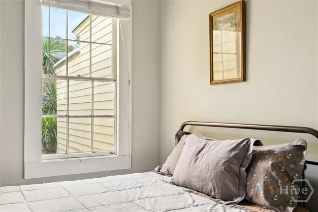 $1,900 | 530 East Gordon Lane, Savannah, GA 31401