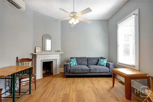 $1,700 | 530 East Gordon Lane, Savannah, GA 31401