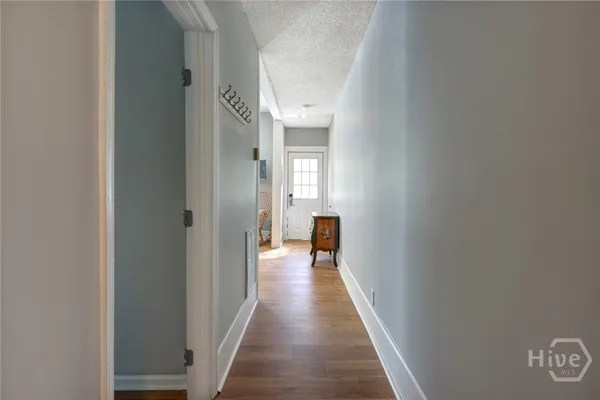 $1,700 | 530 East Gordon Lane, Savannah, GA 31401