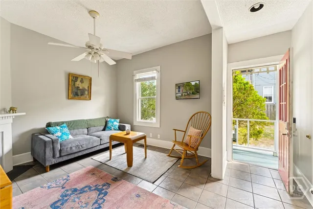 $1,900 | 530 East Gordon Lane, Savannah, GA 31401