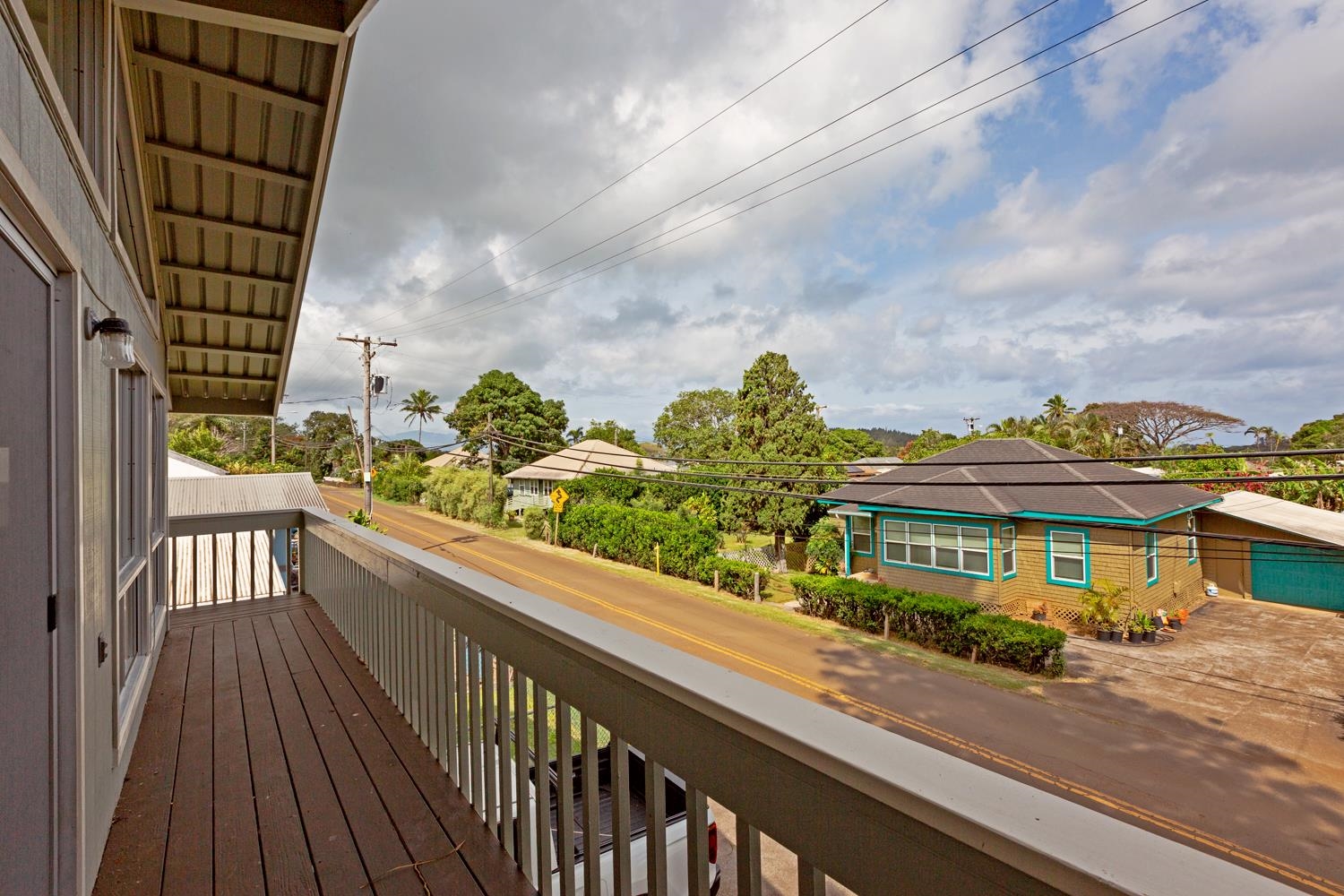 974 Haiku Road Haiku, HI 96708 - Photo 22 of 27 a view of a large building with a balcony