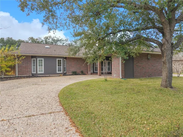 $440,000 | 2354 West Briargate Drive, Bryan, TX 77802